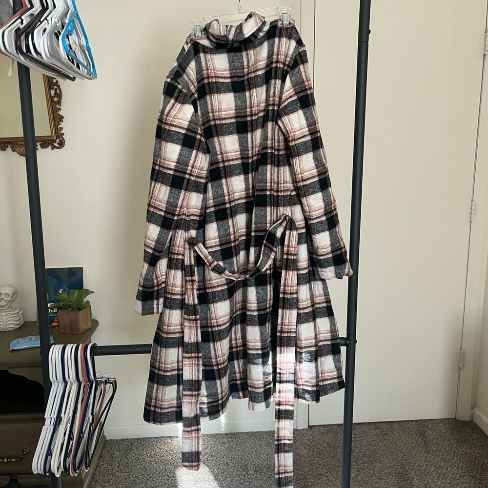 Chic Plaid Coat with Belt - Picture 2 of 3